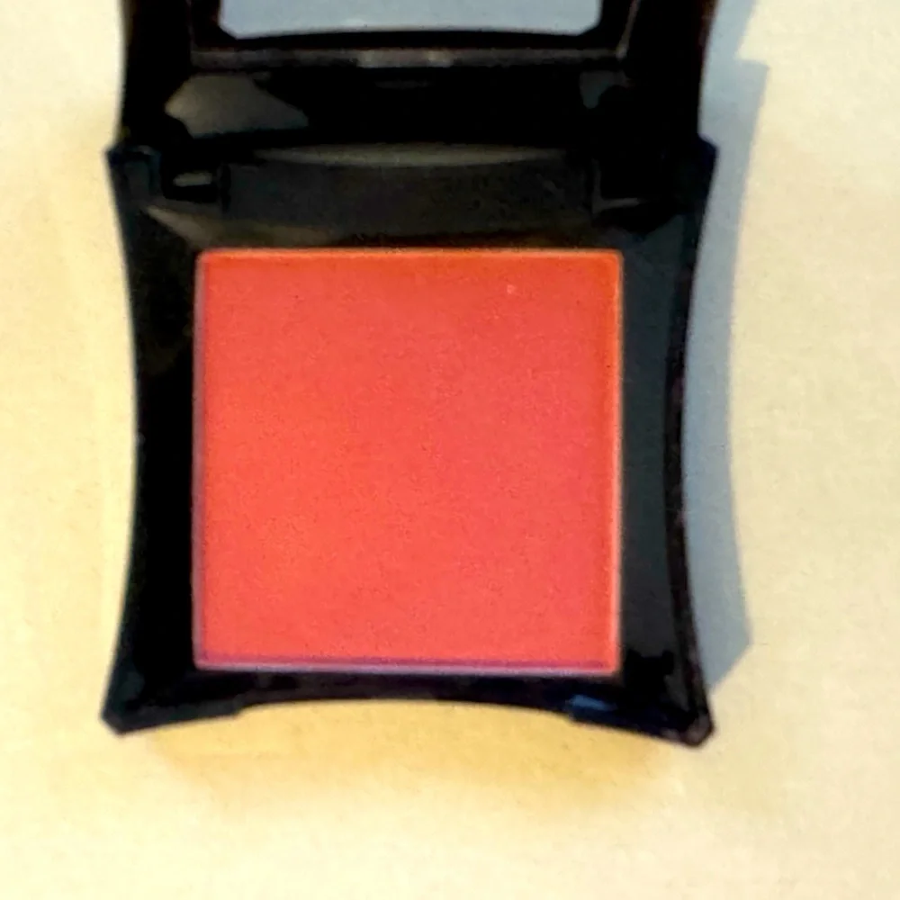Illamasqua Bold Crimson Blush-BEG
